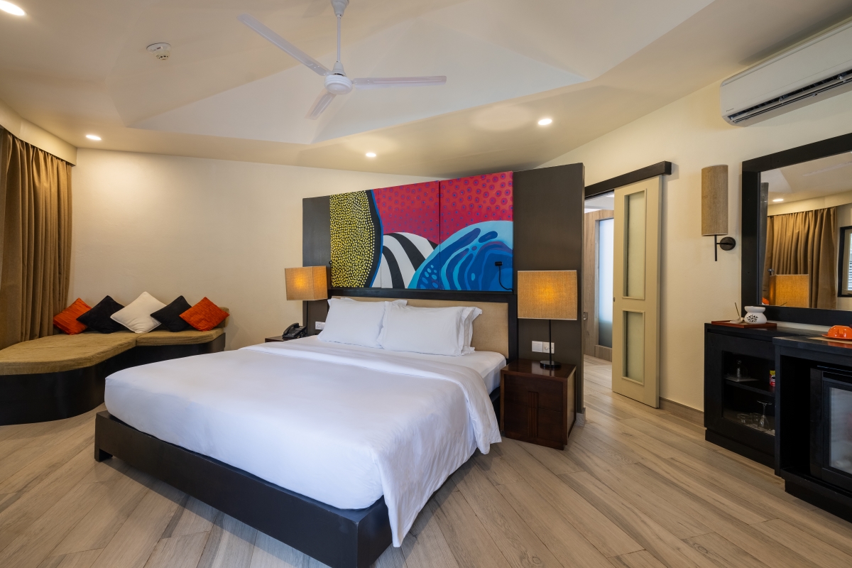 Velavaru Two-Bedroom Pool Villa_Interior_King Bedroom_1